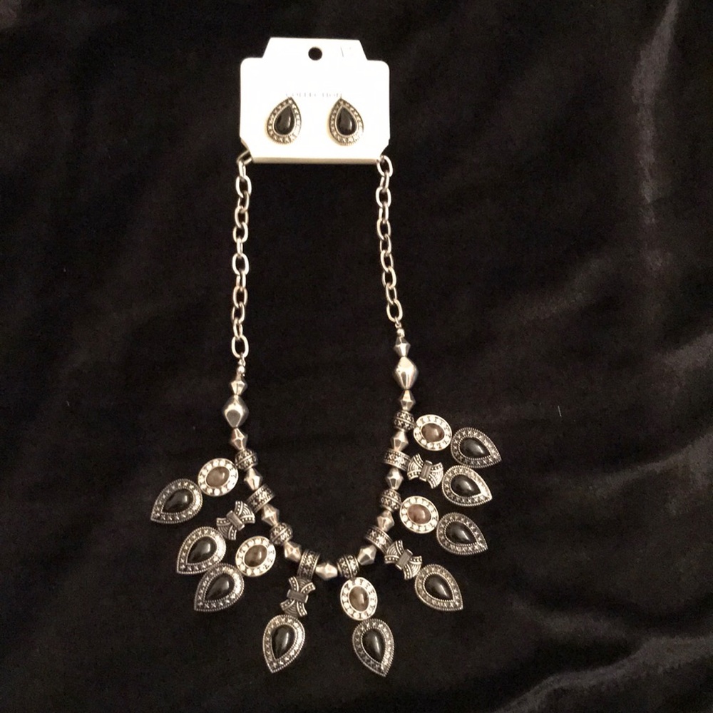 Necklace and earrings - Picture 3 of 3